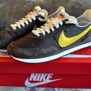 Nike Waffle Trainer 2 Brown and Yellow Sneakers